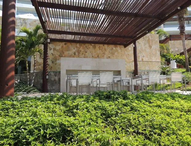 Unlimited Luxury ARENA Condo hotel detail image 3