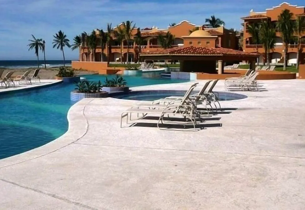 Condo EM 99 hotel hero