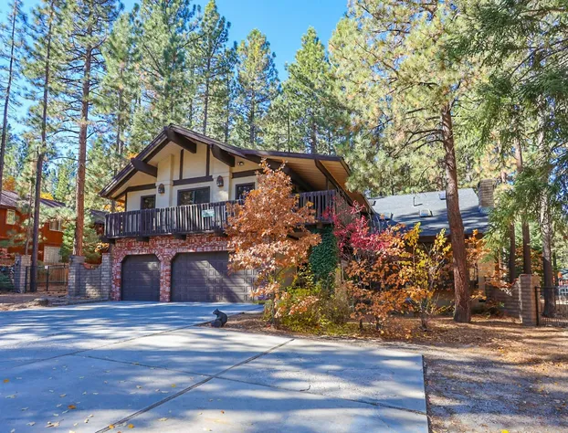 The Lodge At Snow Summit 6 Bedroom Residence by RedAwning hotel detail image 3