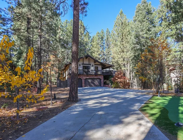 The Lodge At Snow Summit 6 Bedroom Residence by RedAwning hotel detail image 4