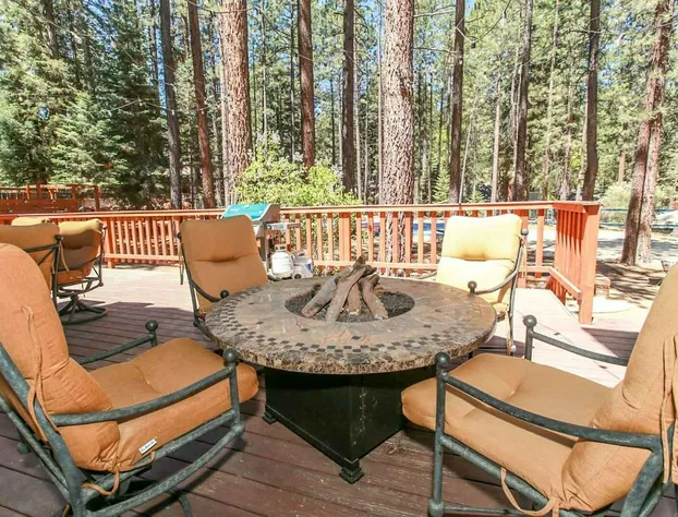 The Lodge At Snow Summit 6 Bedroom Residence by RedAwning hotel detail image 1