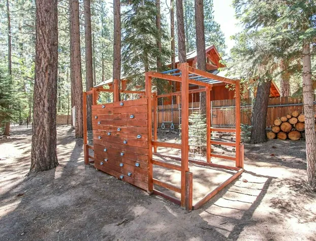 The Lodge At Snow Summit 6 Bedroom Residence by RedAwning hotel detail image 2