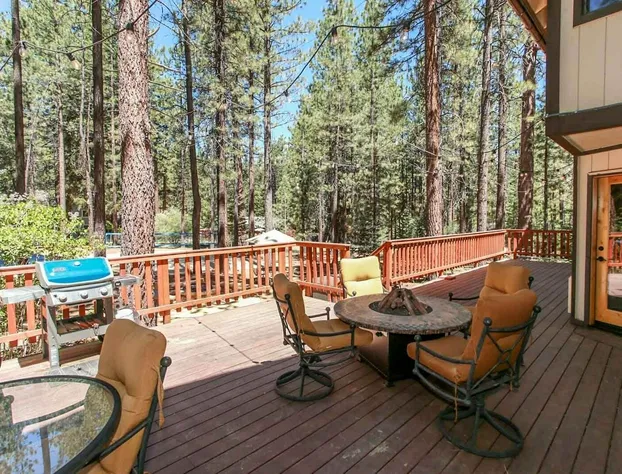 The Lodge At Snow Summit 6 Bedroom Residence by RedAwning hotel detail image 3