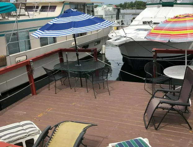 Hills Motor Court & Marina hotel detail image 2