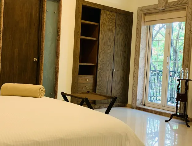 The Lorian Club hotel detail image 3