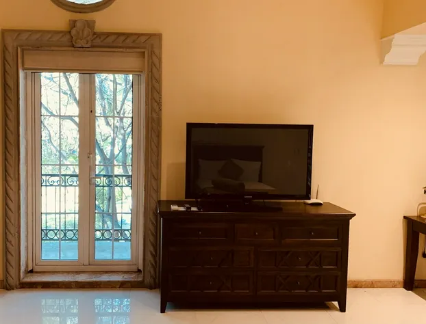 The Lorian Club hotel detail image 2