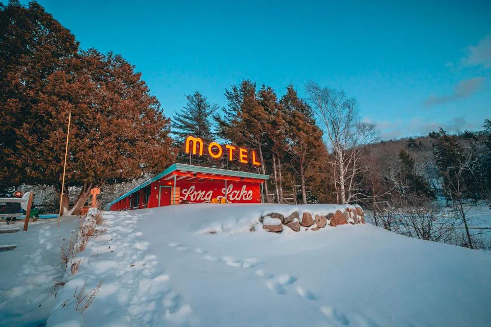 Motel Long Lake and Cottages hotel hero