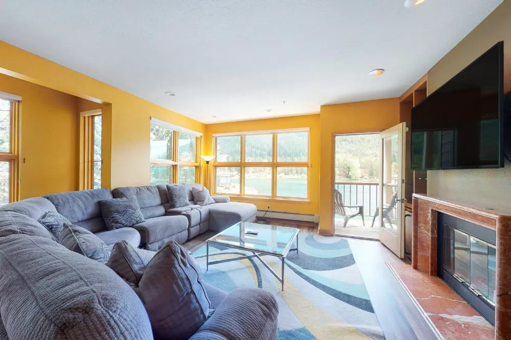 Lakeshore 1563 hotel hero