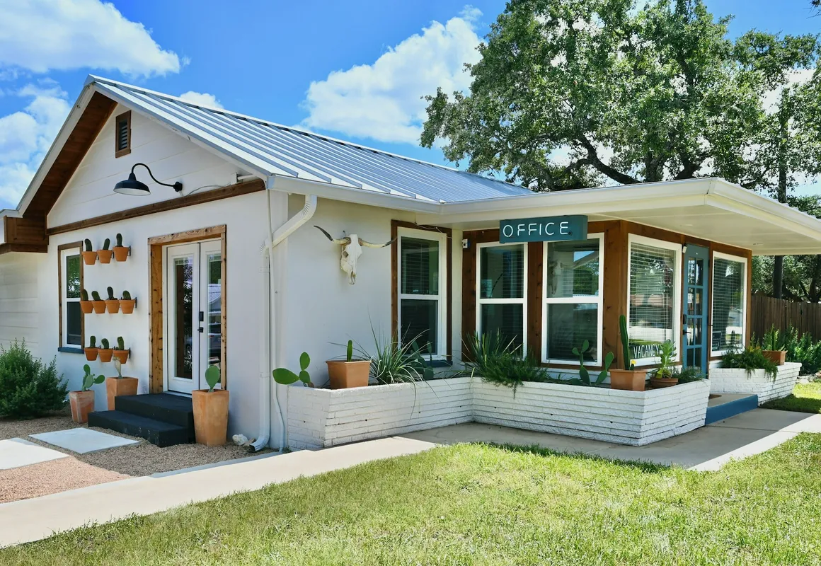 Blanco County Inn hotel hero