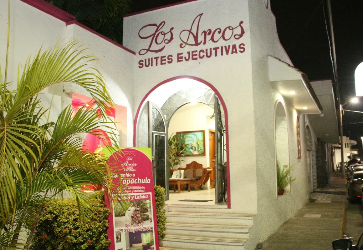 Suites Ejecutivas Los Arcos hotel hero
