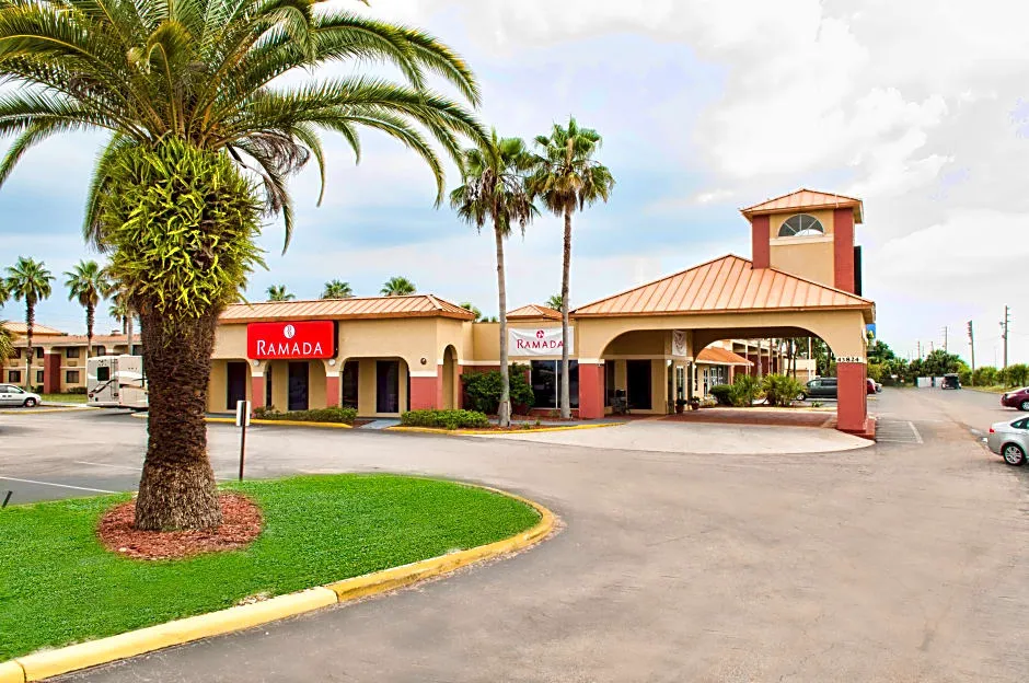 Ramada By Wyndham Davenport Orlando South hotel hero