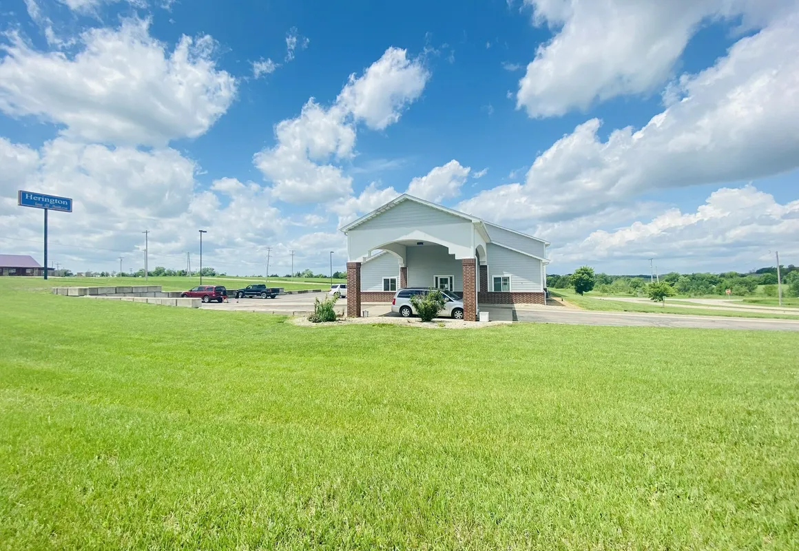 Herington Inn & Suites hotel hero