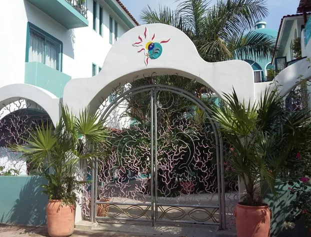 Delphinus Inn hotel detail image 1