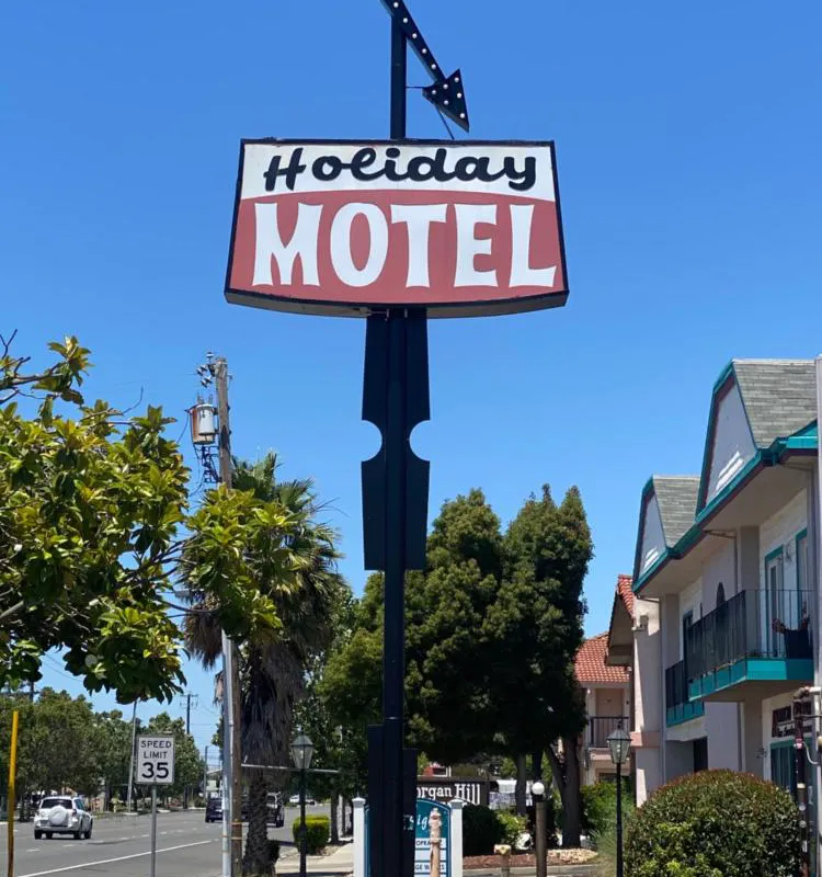 Holiday Motel hotel hero