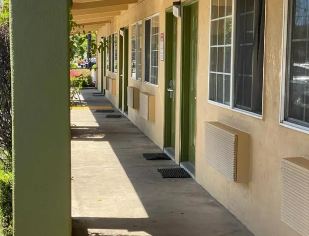 Holiday Motel hotel detail image 2