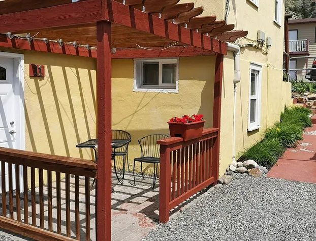 Yellowstone Riverside Cottages hotel detail image 1