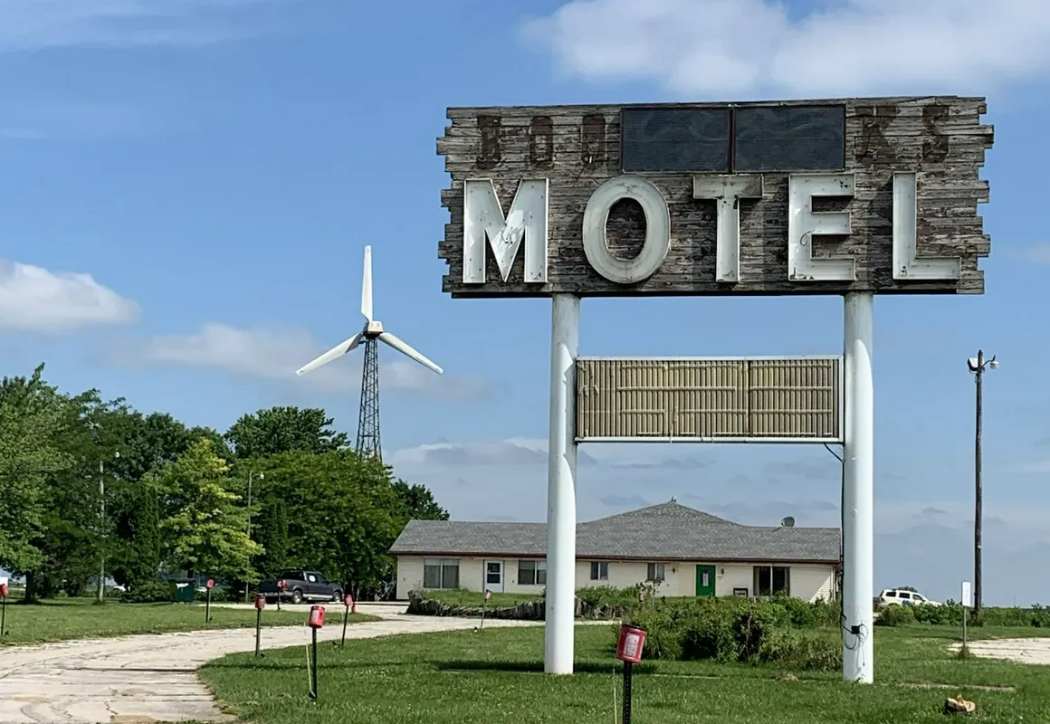 Circle S Motel hotel hero