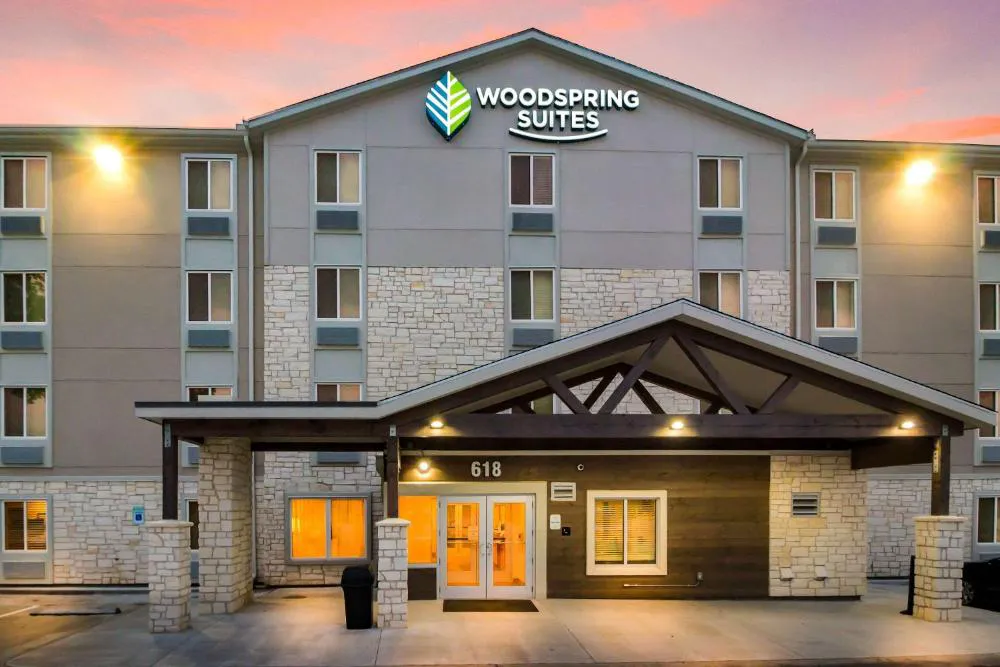 WoodSpring Suites Lake Jackson hotel hero