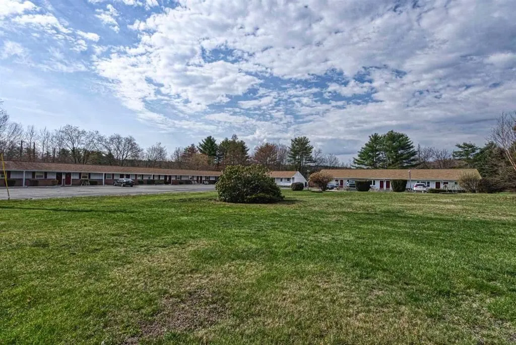 Newport Motel hotel hero