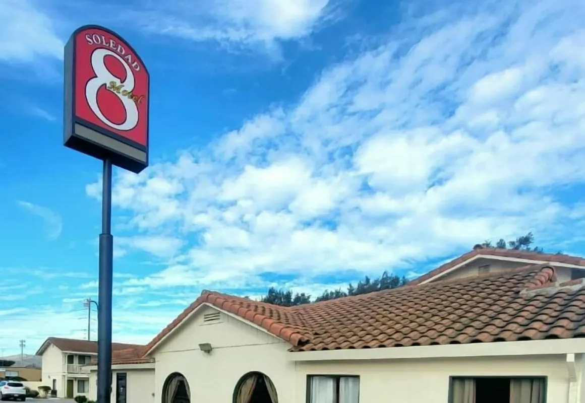 Soledad Motel 8 hotel hero