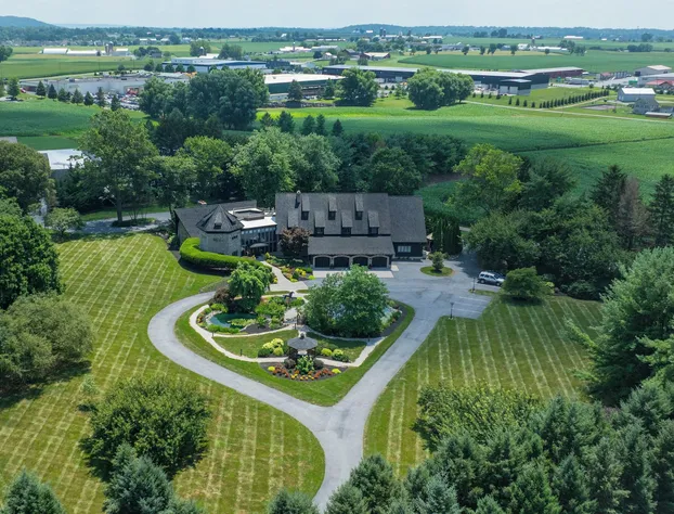 Twin Pine Manor Bed & Breakfast hotel detail image 1