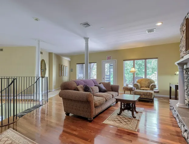 Twin Pine Manor Bed & Breakfast hotel detail image 3