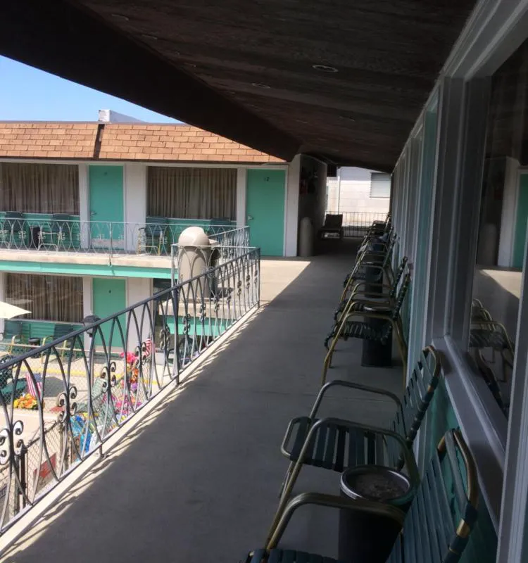 Crystal Sands Motel hotel hero