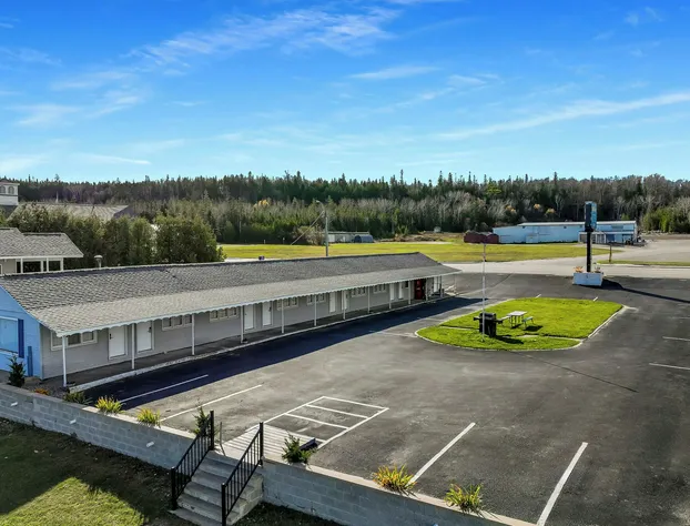 Bayview Lakefront Motel hotel detail image 1