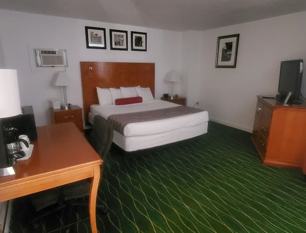 Bayview Lakefront Motel hotel detail image 2