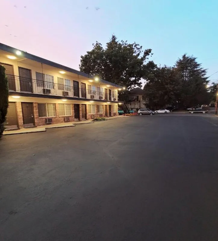 Executive Lodge hotel hero