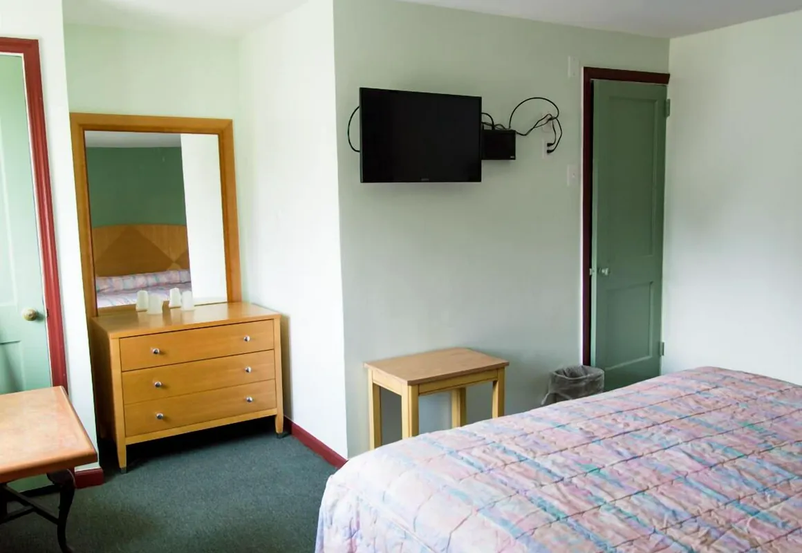 Bay Point Inn hotel hero