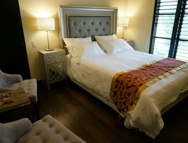 Mission Hill Lake View Villa hotel detail image 4