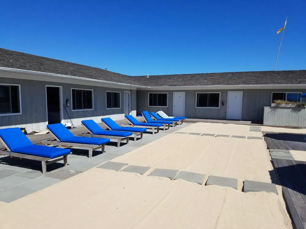 White Sands Motel hotel hero