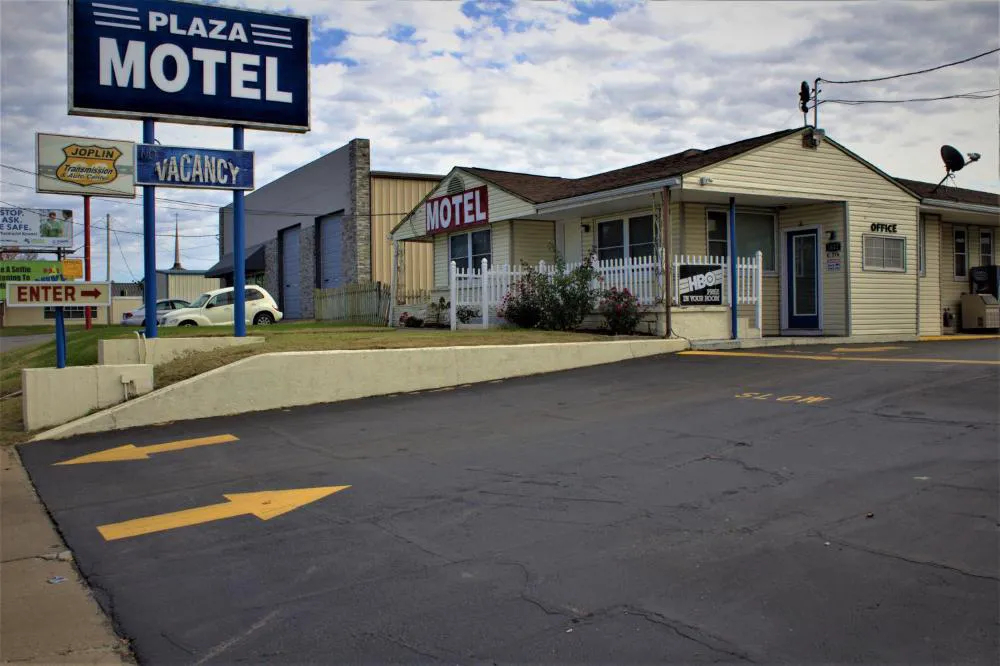 Plaza Motel hotel hero