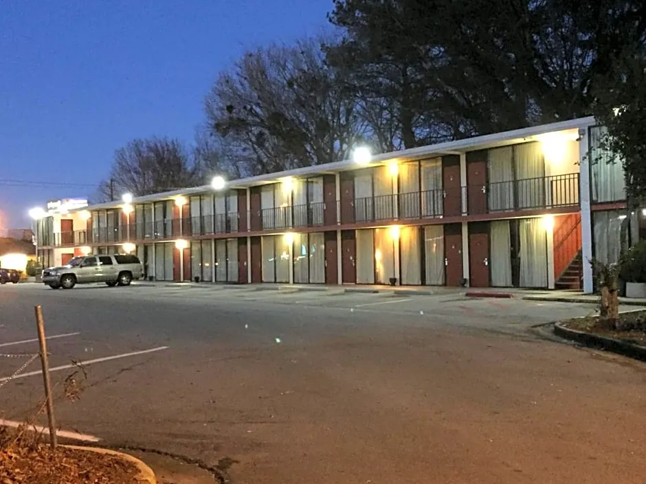 Cheshire Motor Inn hotel hero