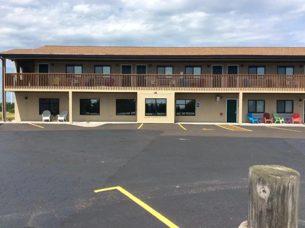 Scenic Shore Inn hotel hero