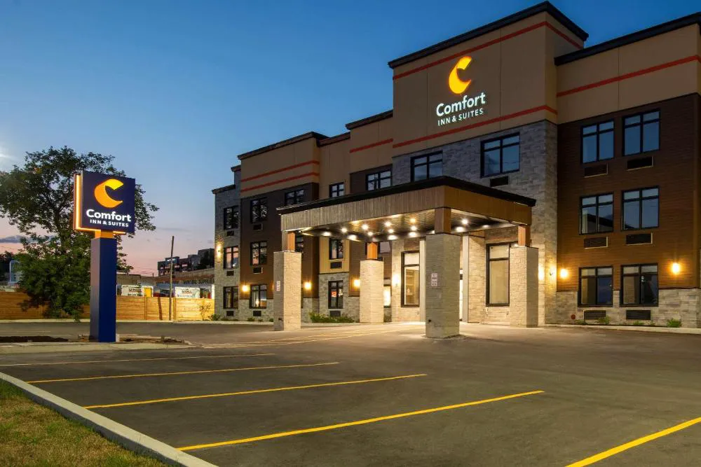 Comfort Inn and Suites hotel hero