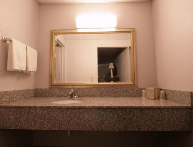 Economy Inn hotel detail image 4