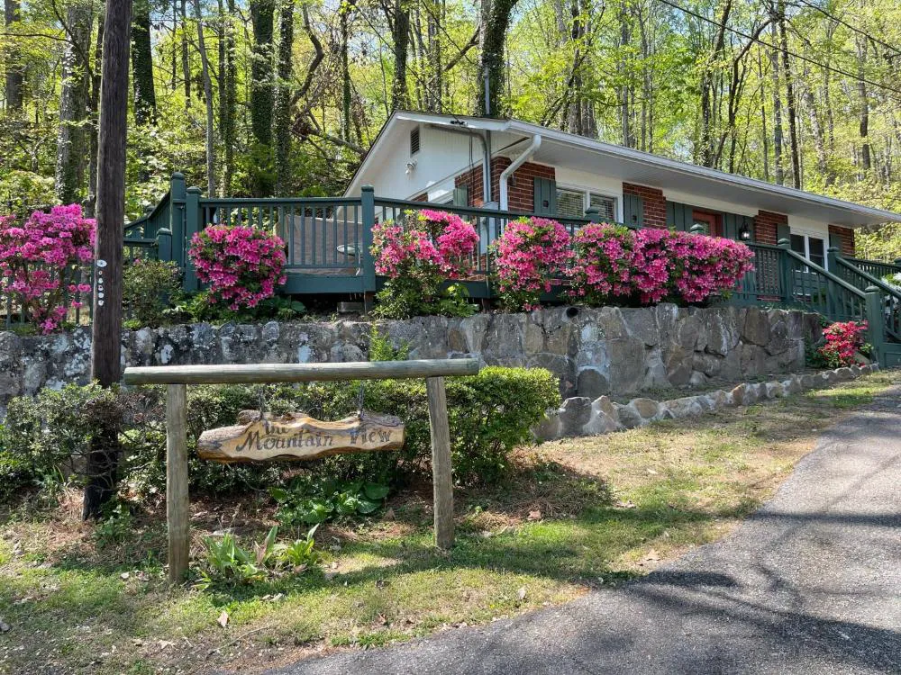 Mountain Aire Cottages, Inn, & Glamping hotel hero