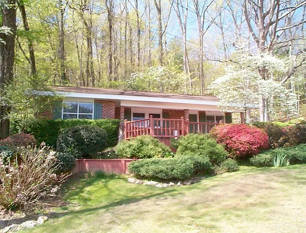 Mountain Aire Cottages, Inn, & Glamping hotel detail image 4