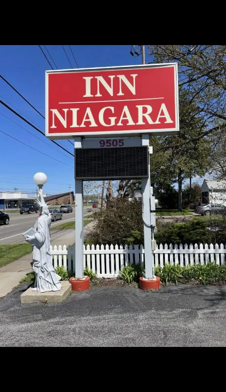 Inn Niagara hotel hero