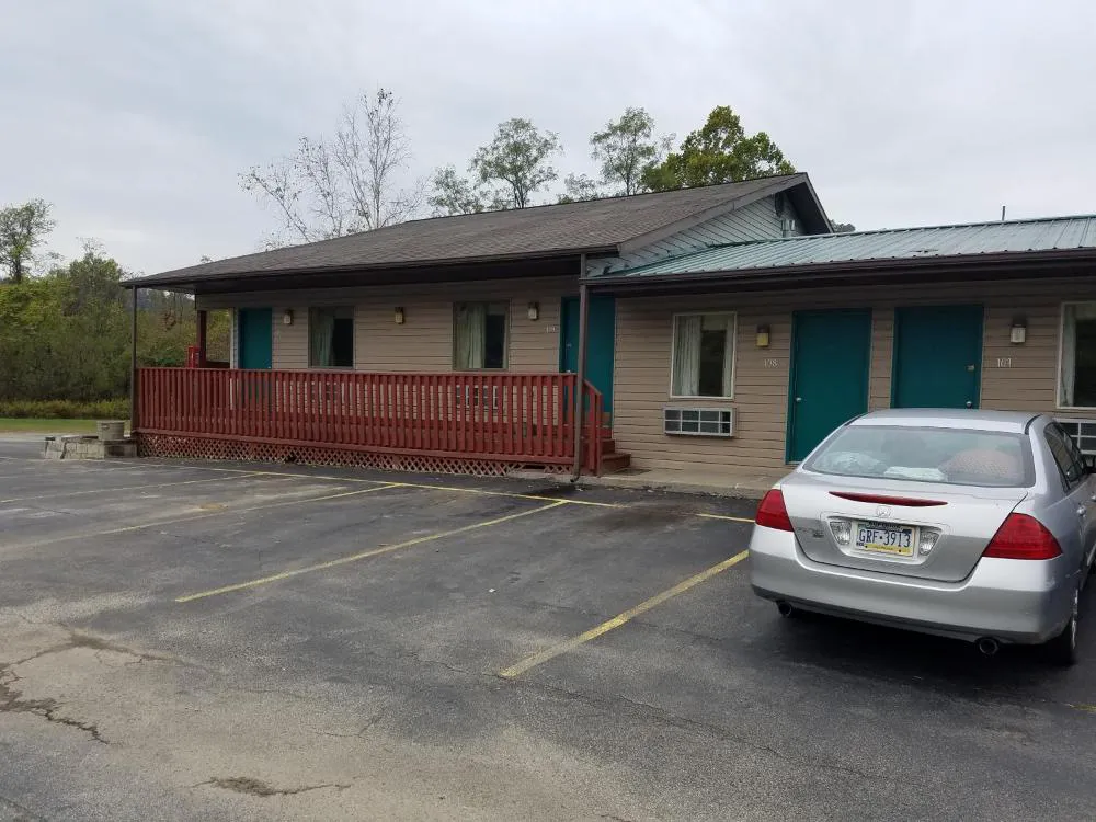 Perry-O Inn & Suites hotel hero