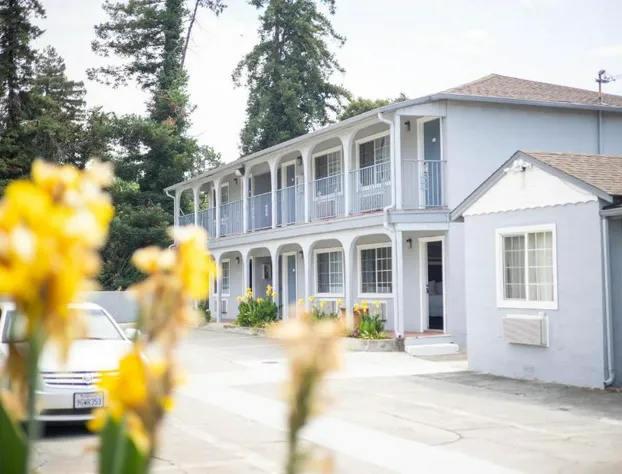 Deluxe Inn hotel detail image 2