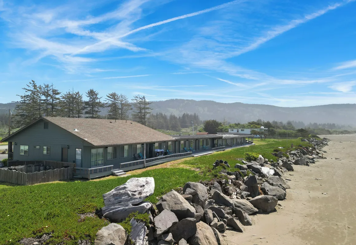 Crescent Beach Motel hotel hero