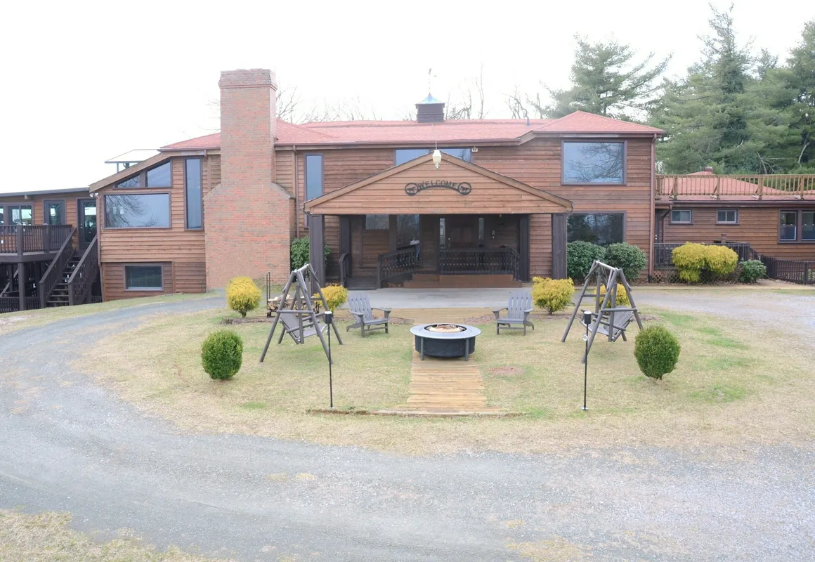 Bent Mountain Lodge hotel hero