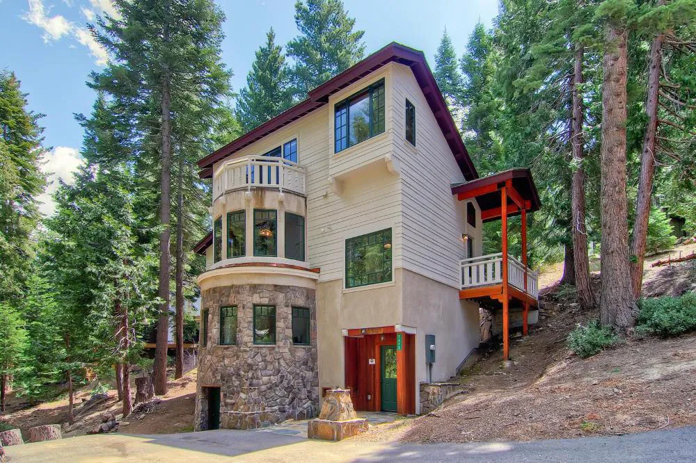 Ahwahnichi Lodge hotel hero