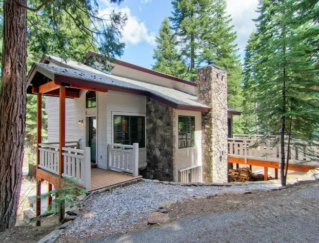 Ahwahnichi Lodge hotel detail image 1