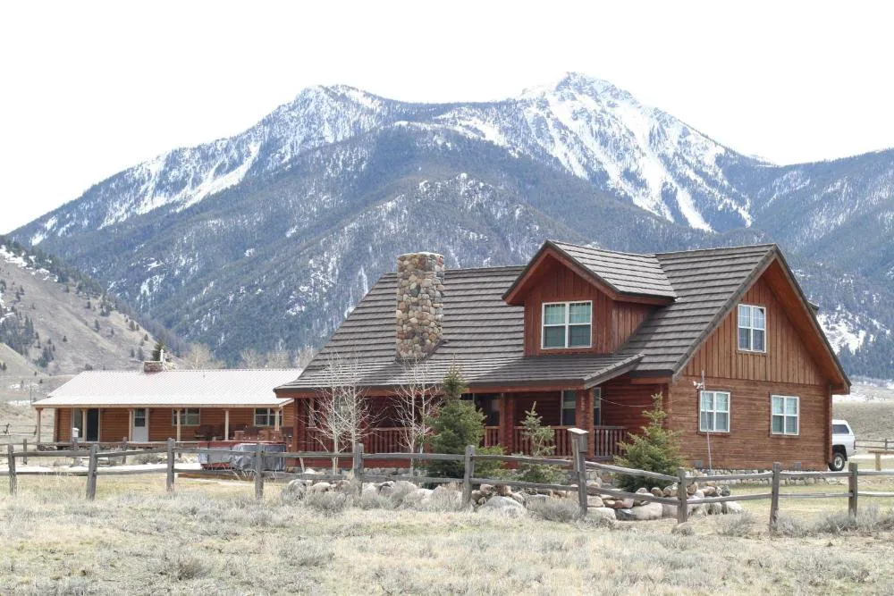 Montana Spirit Guest Lodge hotel hero