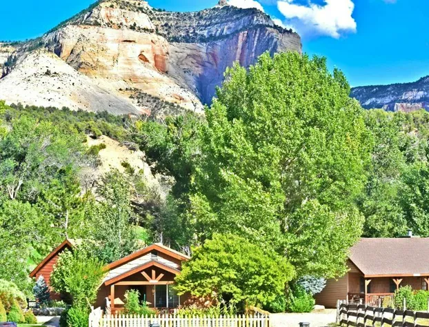 Arrowhead Country Cabins hotel detail image 4