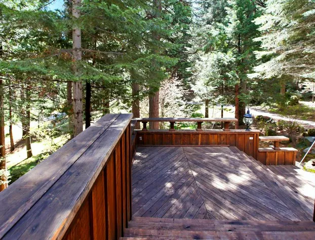 Little Ahwahnee Inn Entrance to Yosemite hotel detail image 4